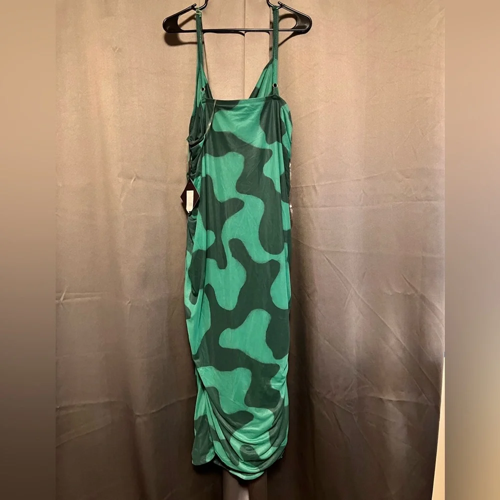 Plus Size Green Midi Dress - Picture 2 of 6